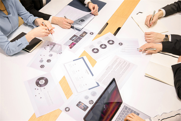 激發(fā)員工動力，實(shí)現(xiàn)績效平衡：薪酬績效管理咨詢的秘訣