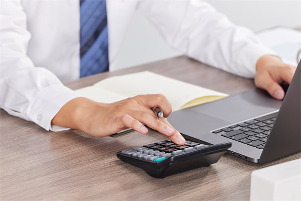 如何建立高效預警系統(tǒng)，及時應對預算超支風險？